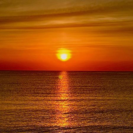 Sea View Apartment Beach Front Punta Prima Торрев'єха Екстер'єр фото