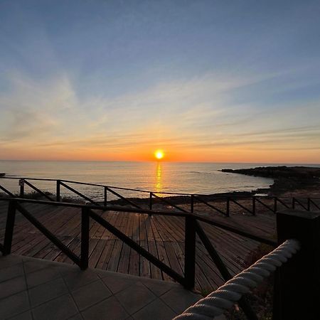 Sea View Apartment Beach Front Punta Prima Торрев'єха Екстер'єр фото