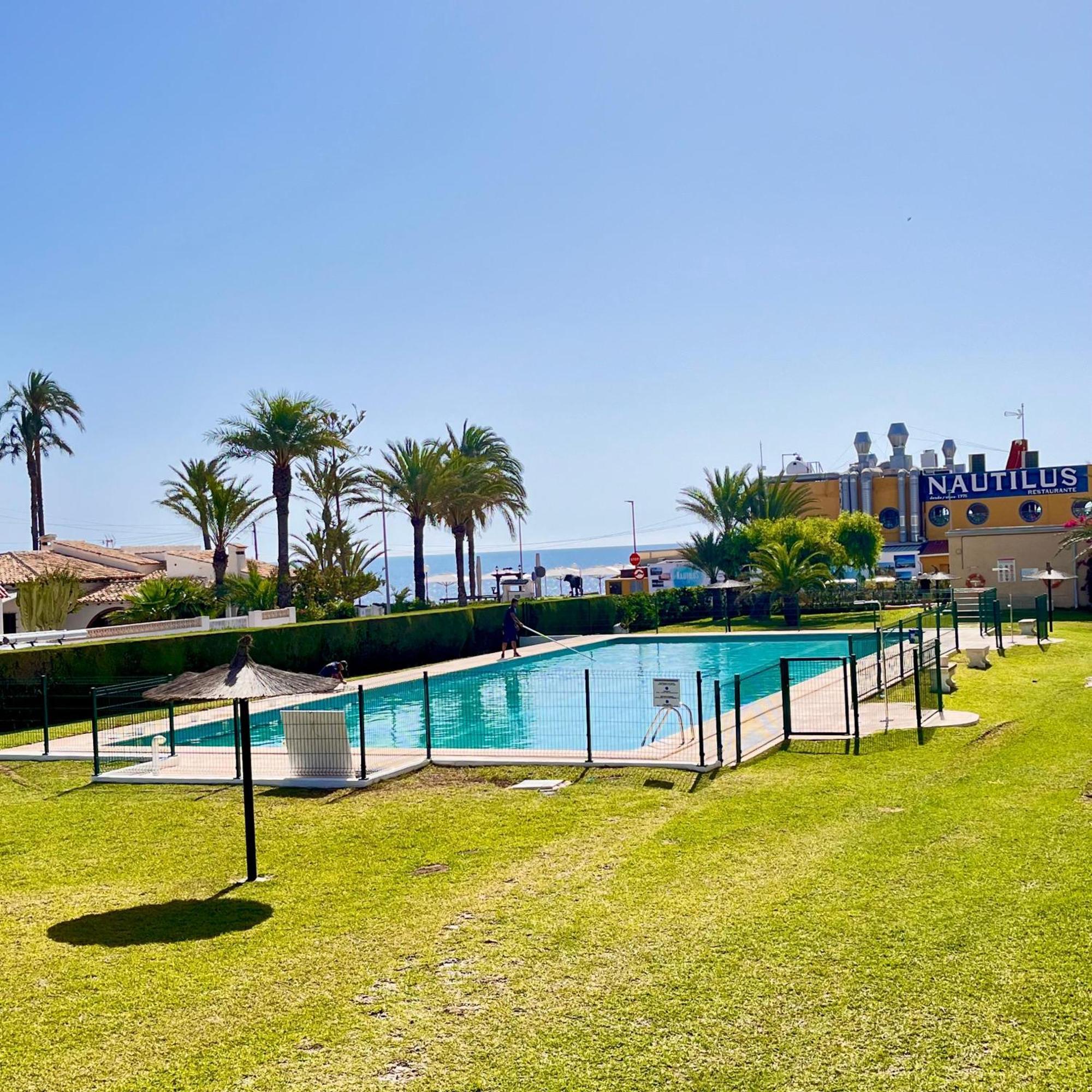 Sea View Apartment Beach Front Punta Prima Торрев'єха Екстер'єр фото