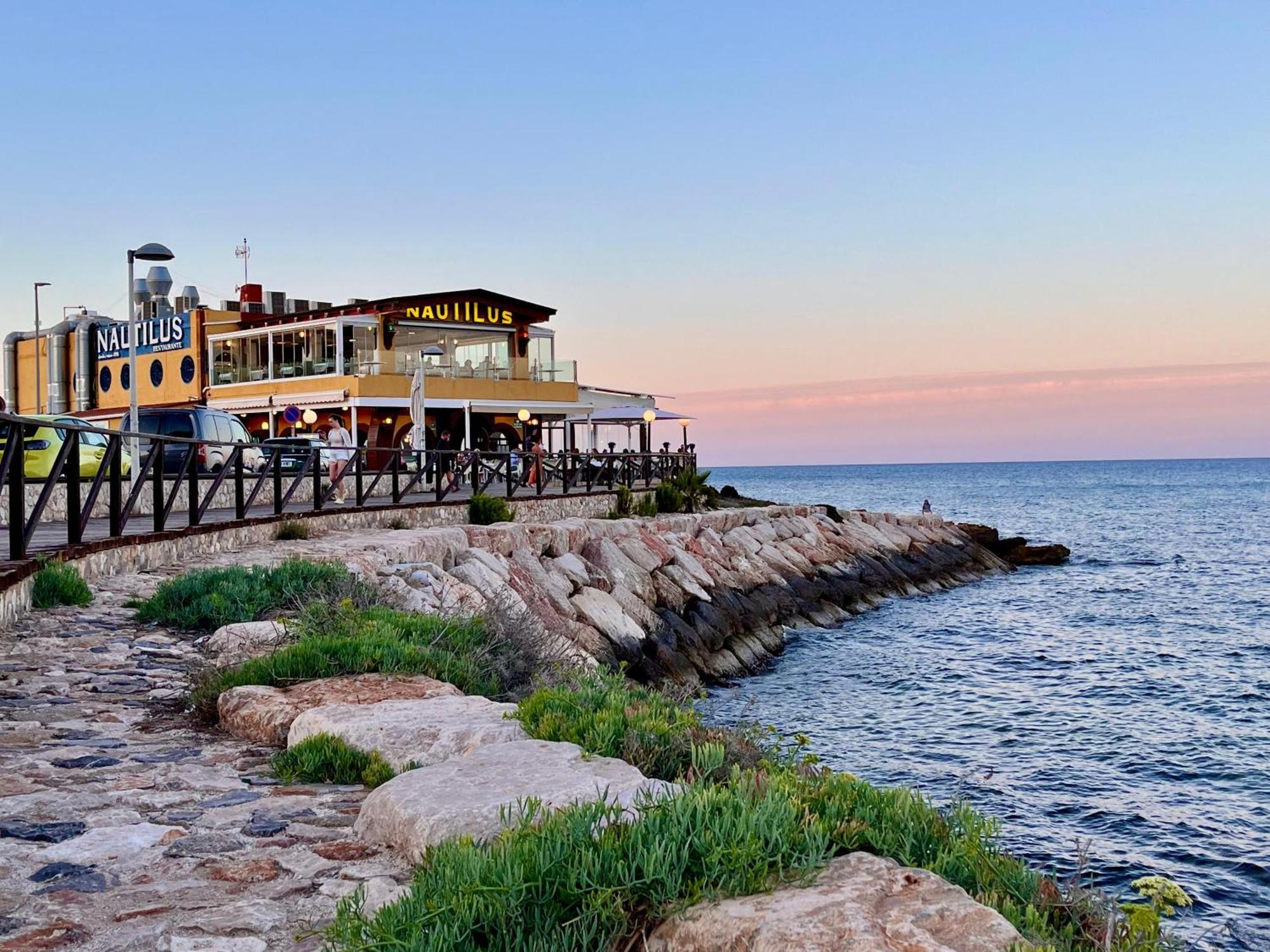 Sea View Apartment Beach Front Punta Prima Торрев'єха Екстер'єр фото